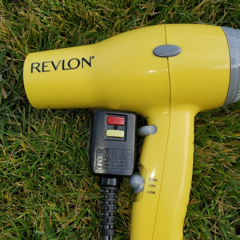 Revlon 1875W Lightweight + Compact Travel Hair Dryer.